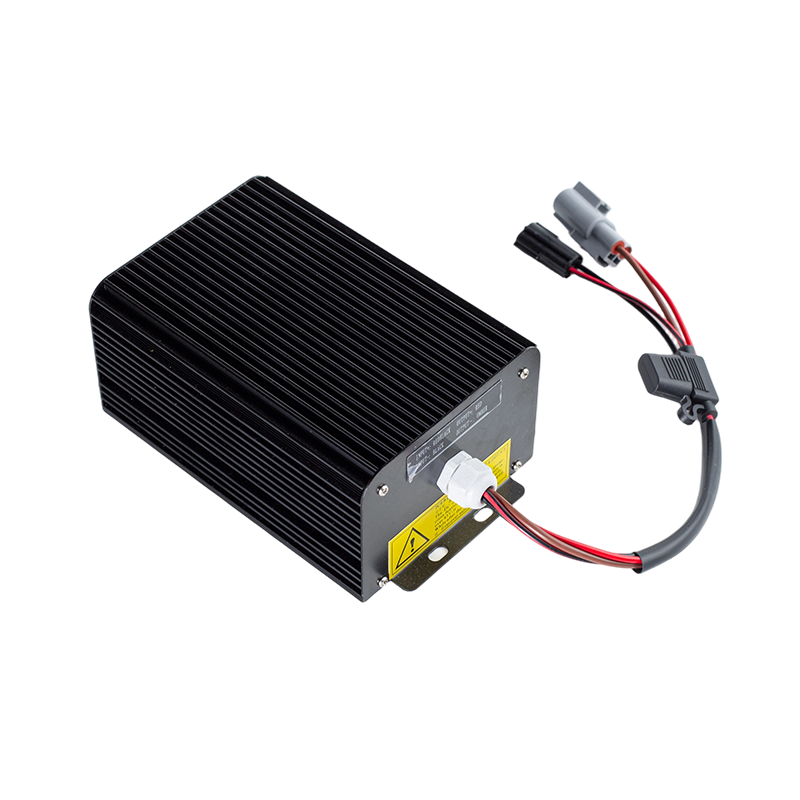 Output Stabil Efisiensi Tinggi IP65 Tahan Debu Tahan Minyak DC80V Input Lebar Kendaraan Forklift Modul Step Down Tegangan DC-DC