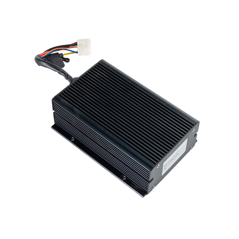 Output Stabil Efisiensi Tinggi IP65 Tahan Debu Tahan Minyak DC48V Modul Step Down Tegangan DC-DC Kendaraan Forklift Input Lebar