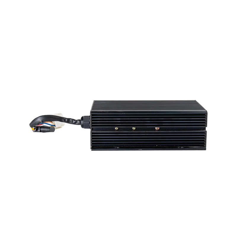 Output Stabil Efisiensi Tinggi IP65 Tahan Debu Tahan Minyak DC48V Modul Step Down Tegangan DC-DC Kendaraan Forklift Input Lebar