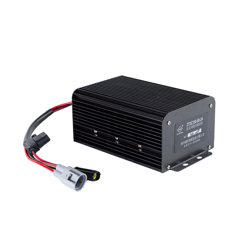 Output Stabil Efisiensi Tinggi IP65 Tahan Debu Tahan Minyak DC80V Input Lebar Kendaraan Forklift Modul Step Down Tegangan DC-DC
