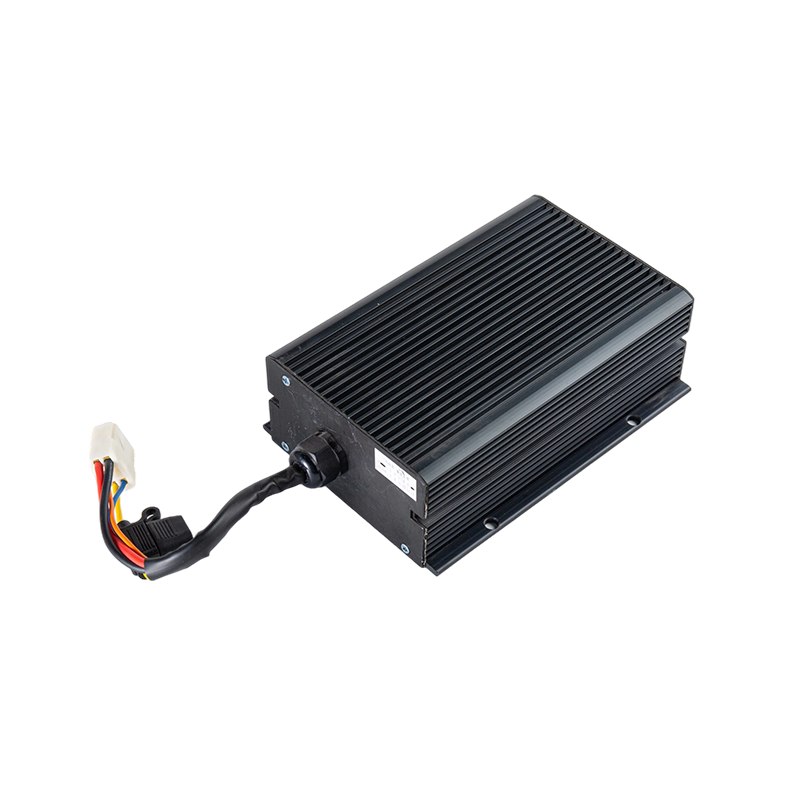 Output Stabil Efisiensi Tinggi IP65 Tahan Debu Tahan Minyak DC48V Modul Step Down Tegangan DC-DC Kendaraan Forklift Input Lebar