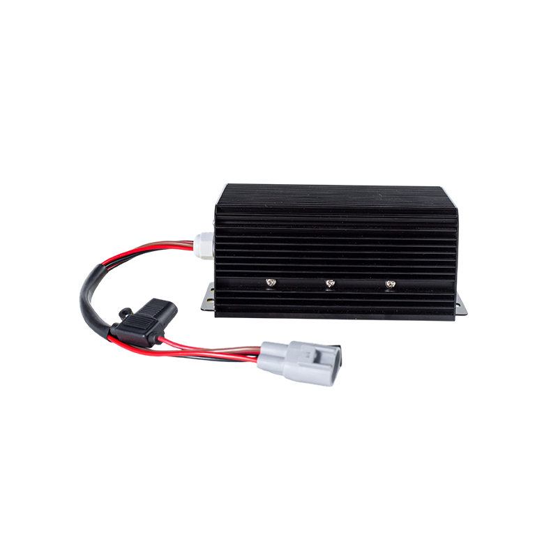 Output Stabil Efisiensi Tinggi IP65 Tahan Debu Tahan Minyak DC80V Input Lebar Kendaraan Forklift Modul Step Down Tegangan DC-DC