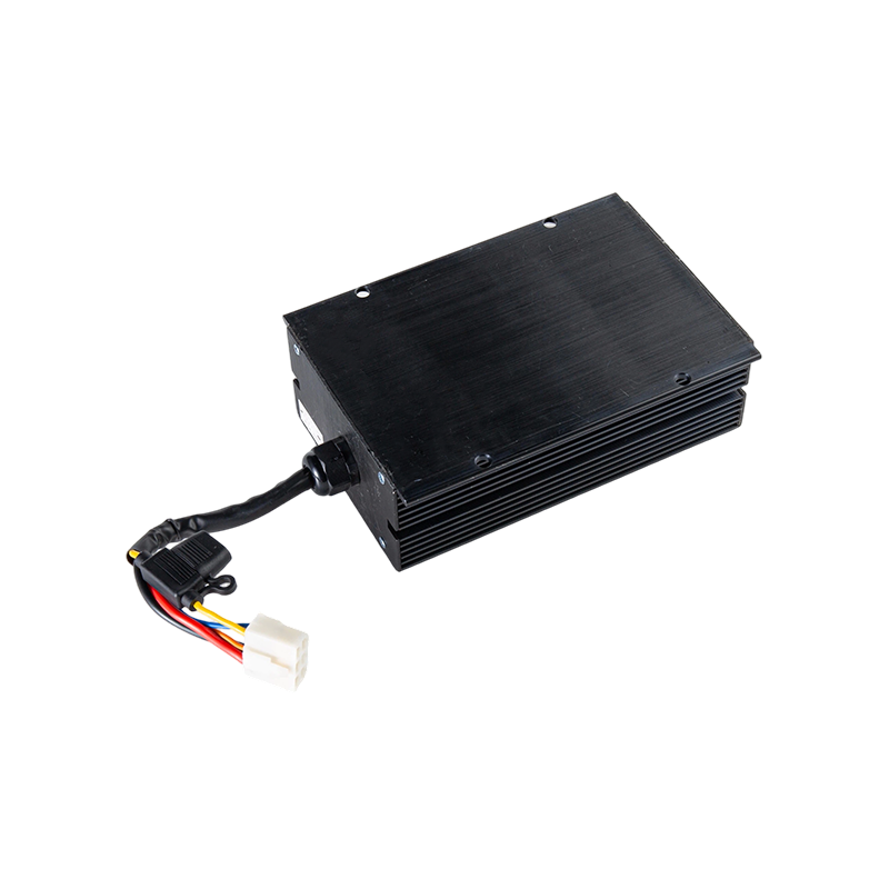 Output Stabil Efisiensi Tinggi IP65 Tahan Debu Tahan Minyak DC48V Modul Step Down Tegangan DC-DC Kendaraan Forklift Input Lebar